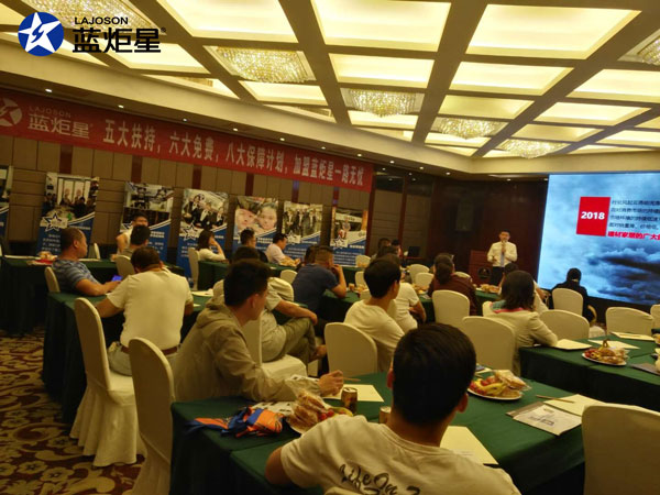 杏盛平台集成灶招商会现场