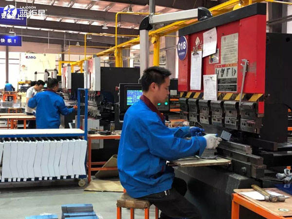 新城注册 | 数控折弯成型机