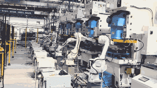 新城注册 | 多台连线冲床机器人