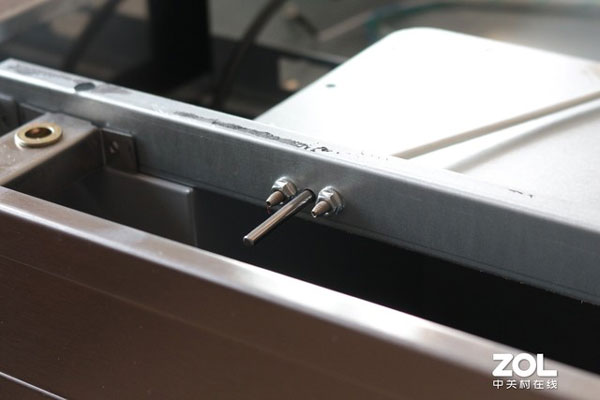 杏盛平台在集成灶关键部位设置有多个传感器