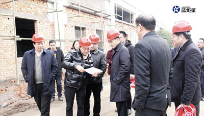 嵊州市委孙哲君书记、金毅副市长、市委办、开发区、经信局主要负责人一行人到访新城注册集成灶智造小镇调研指导