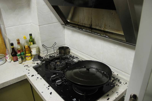 灶具超龄服役危害大，过期不换就是&ldquo;隐形炸弹&rdquo;