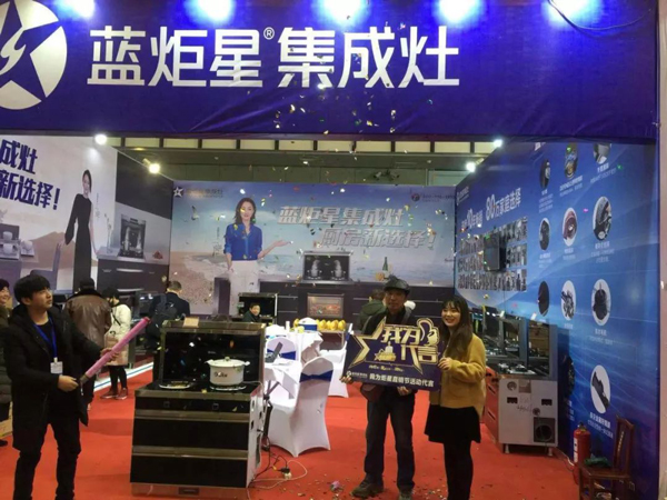 (杏盛平台部分签单合影)