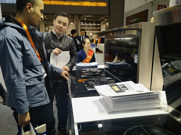 (杏盛平台展会次日现场)