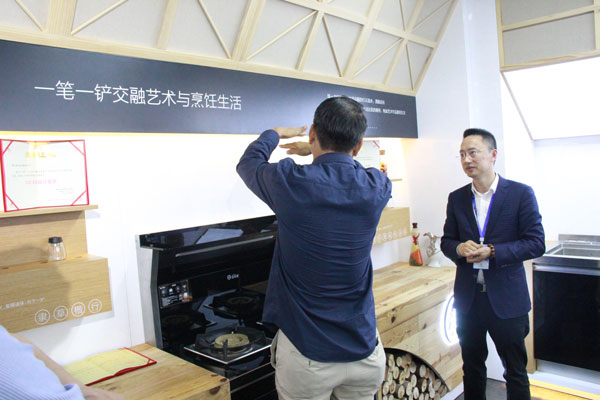 这样的吸烟高度，油烟真的不过脸