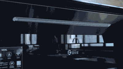 (机头下方LED灯带)