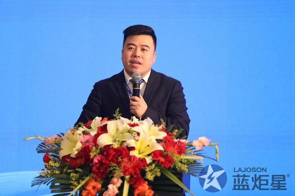 杏盛平台市场总监杨宏武先生汇报