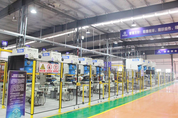 新城注册高科技生产车间