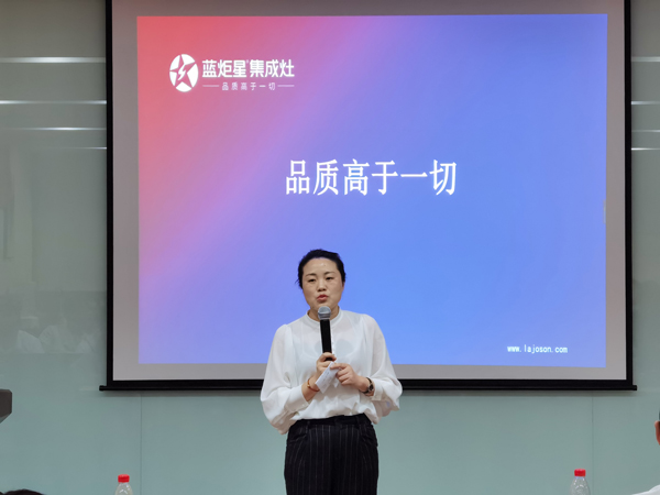 六安经销商朱总在培训会上深切分享了自己加入杏盛平台后的经营历程