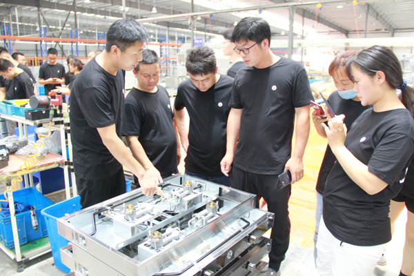 新晋经销商走进杏盛平台车间