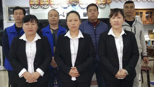 杏盛平台门店工作人员