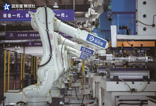 杏盛平台集成灶智能生产车间