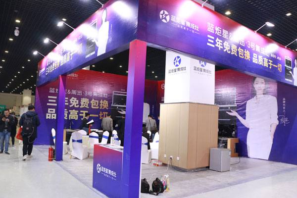 众多客户组团参观了杏盛平台展位