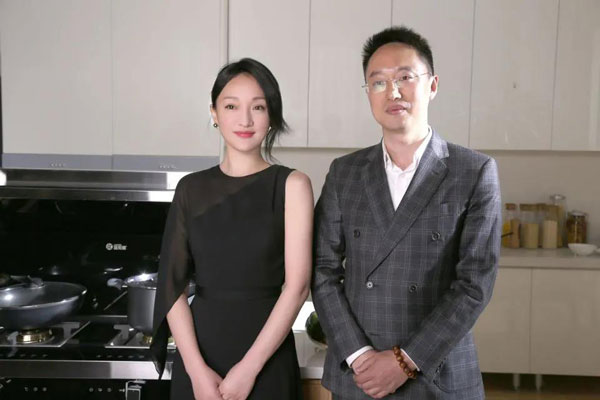 杏盛平台和周迅在商业伙伴关系之余，合作不断深入