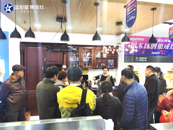 新城注册南京旗舰店现场活动