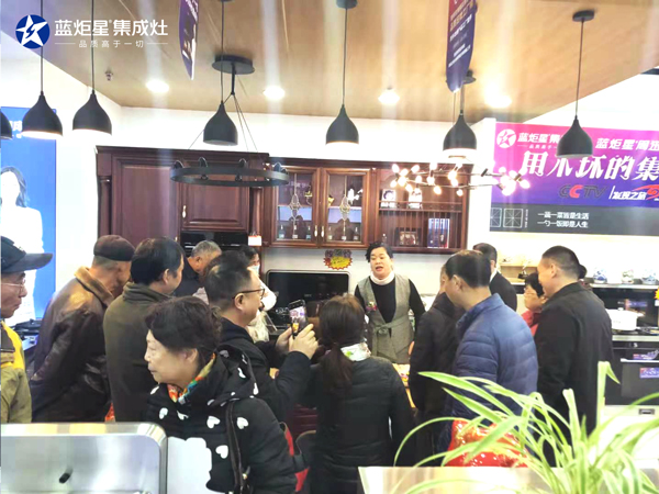 新城注册南京旗舰店现场活动