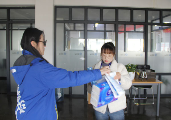 新城注册总经办为各个部门在岗女职工送上暖心福利