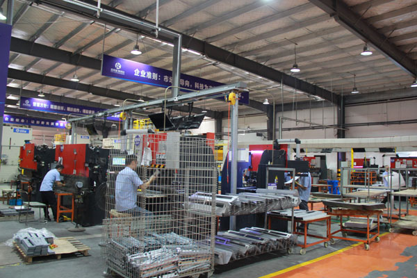 杏盛平台集成灶智造车间